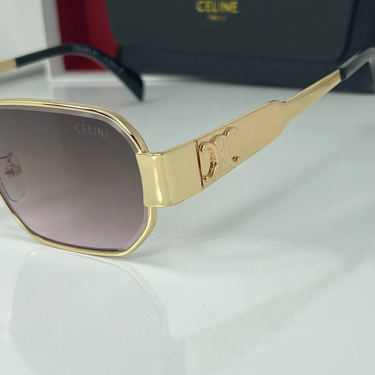 Céline Carré Gold