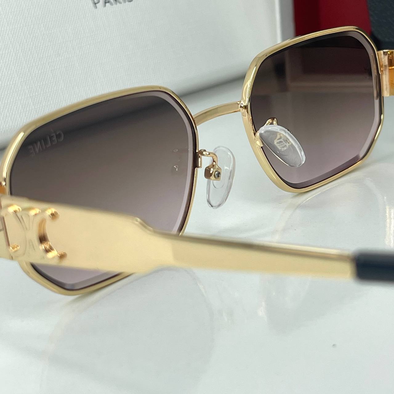 Céline Carré Gold