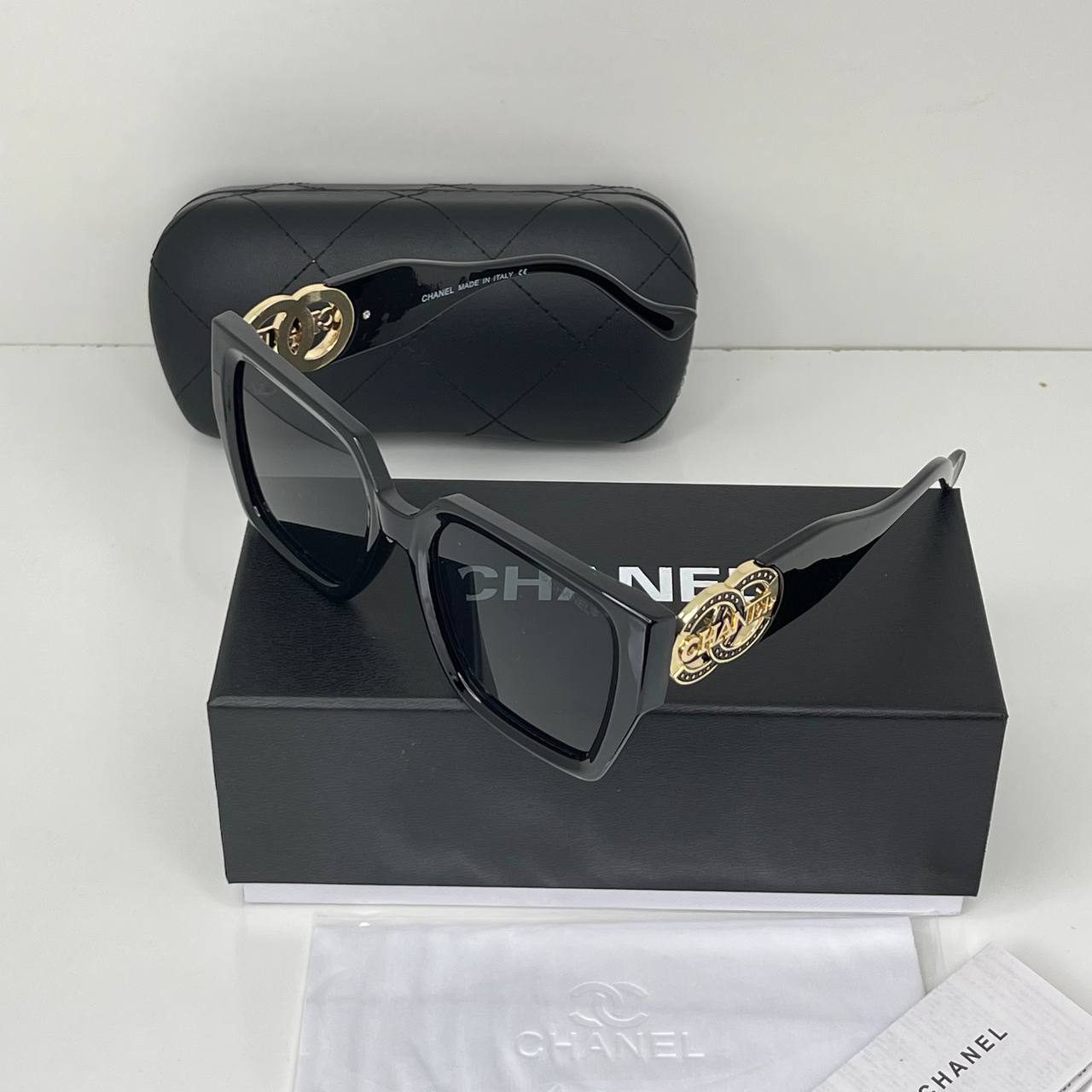 CHANEL Noir