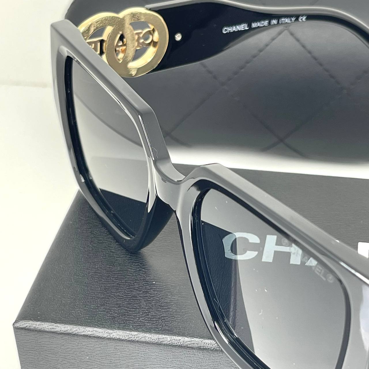 CHANEL Noir