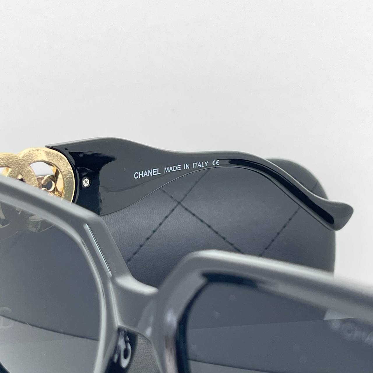 CHANEL Noir
