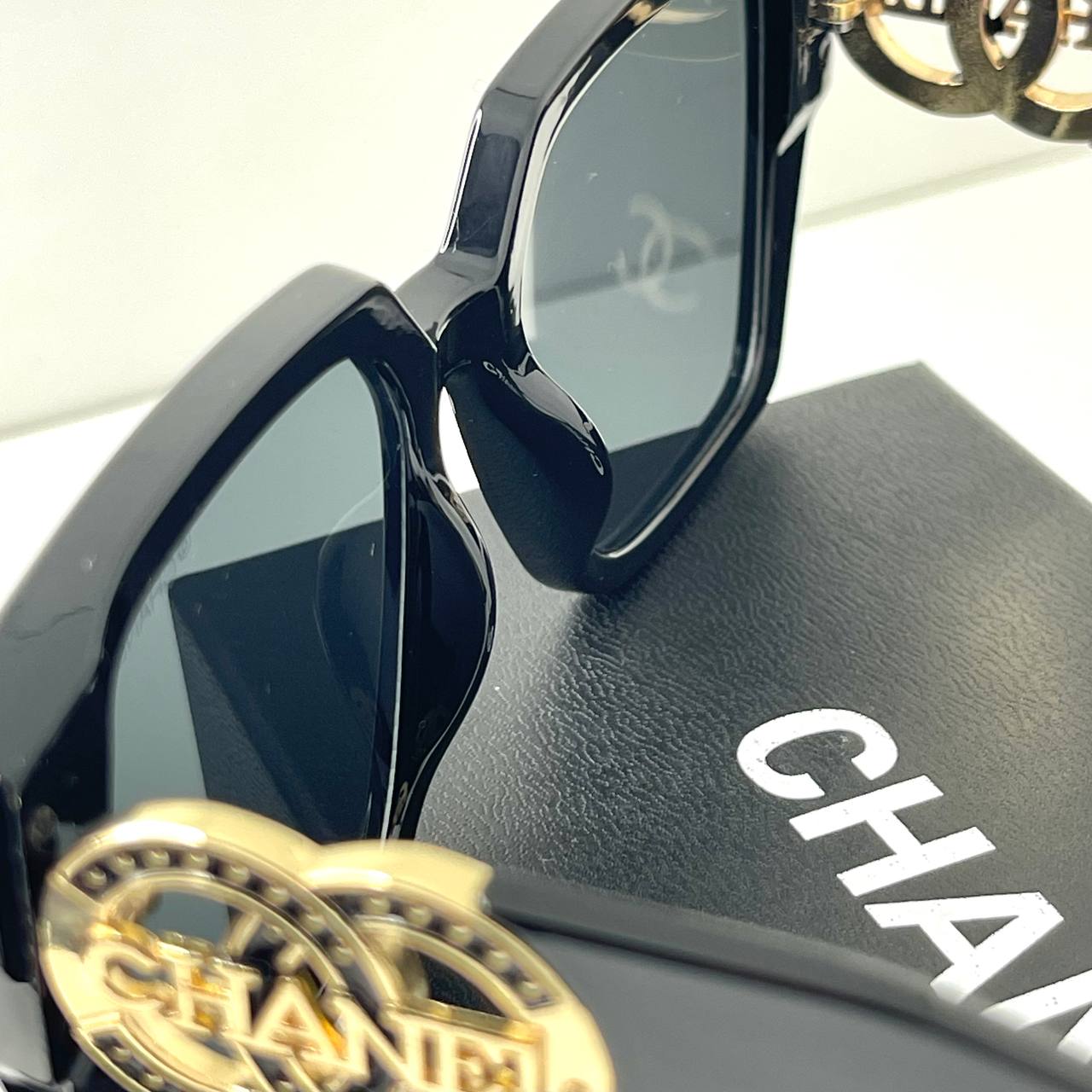CHANEL Noir
