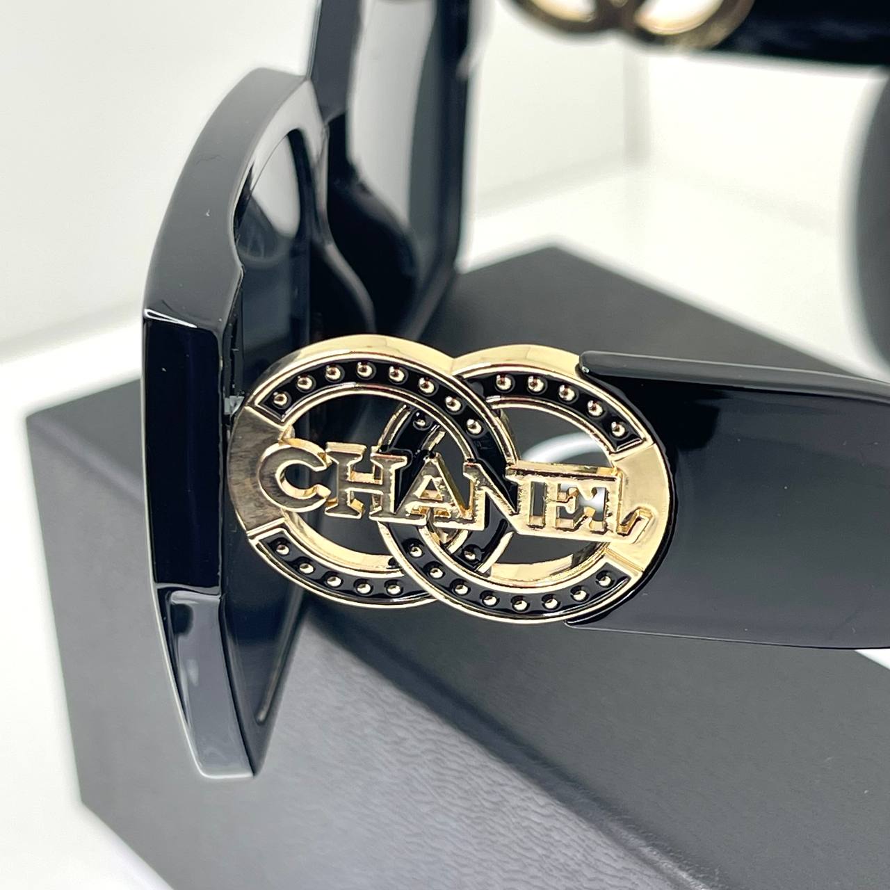 CHANEL Noir