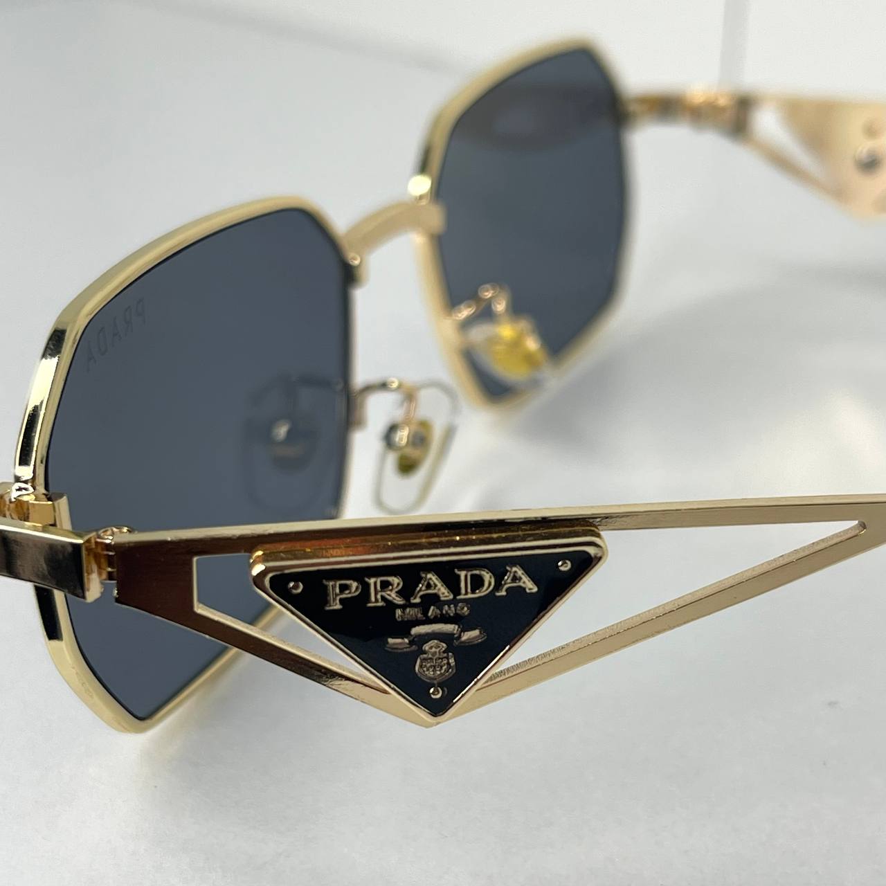 PRADA NOIR
