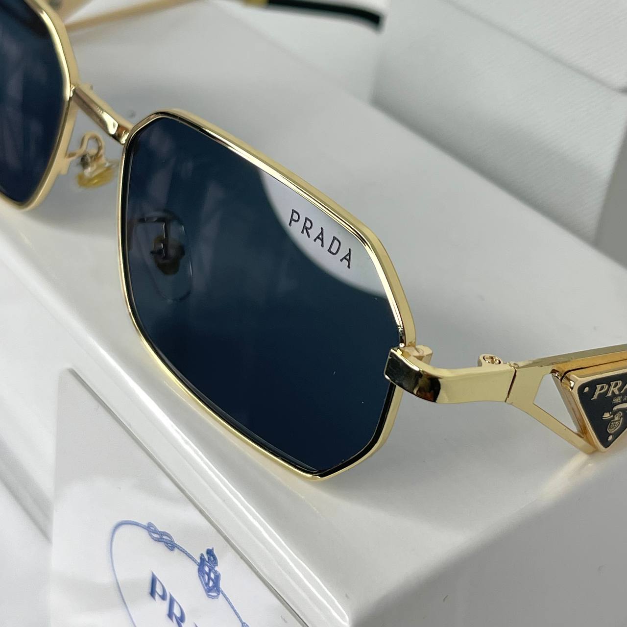 PRADA NOIR