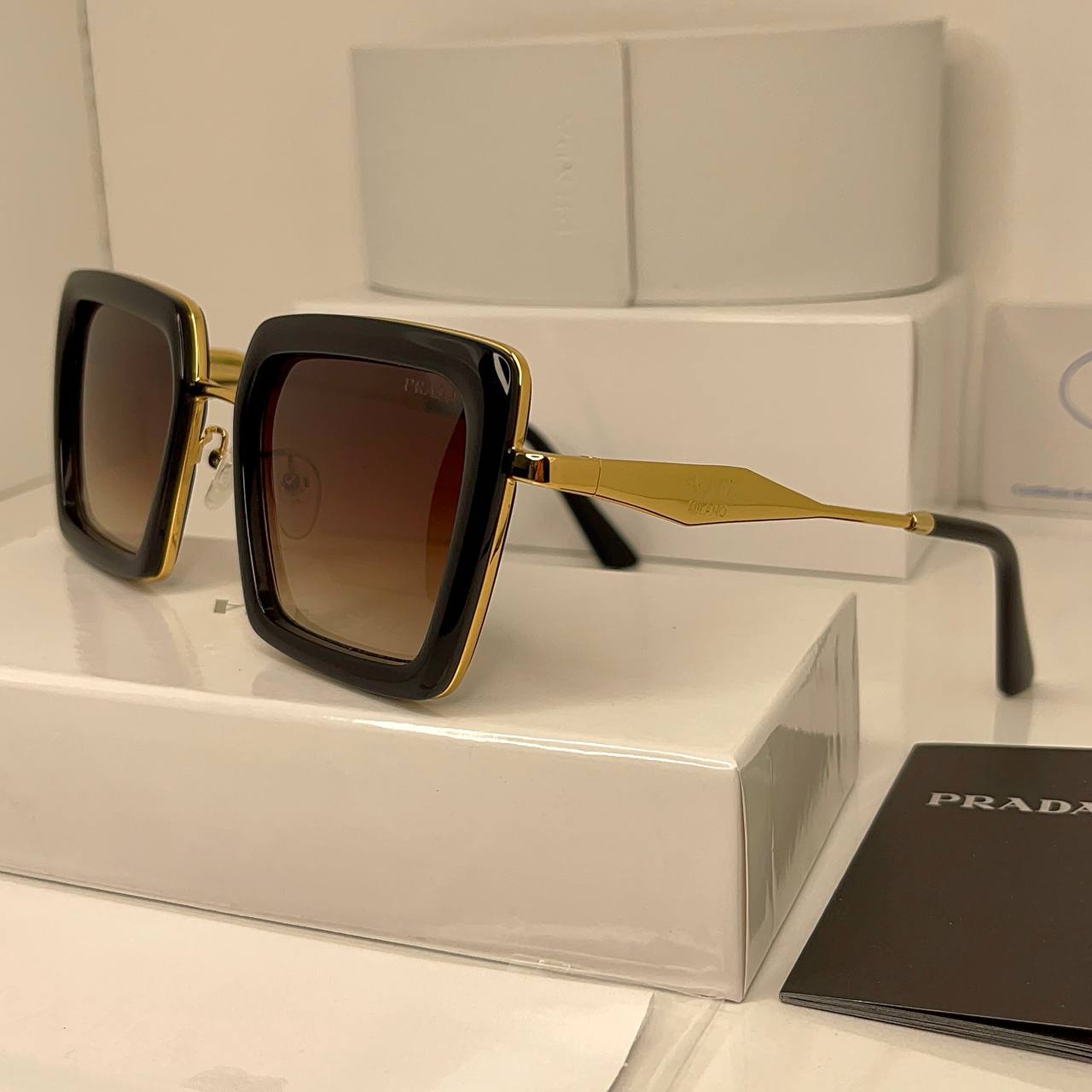 Prada – Bold Square