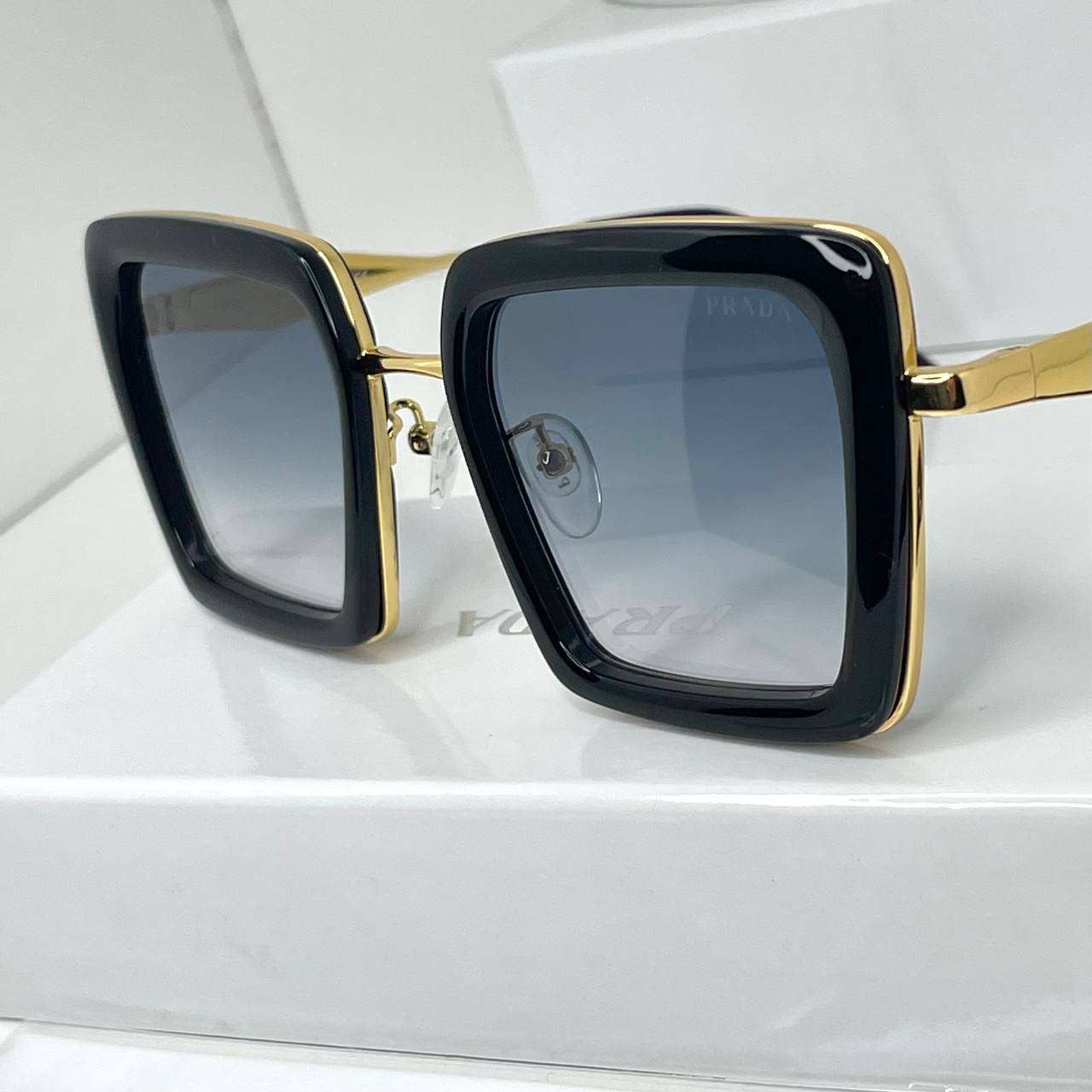 Prada – Bold Square