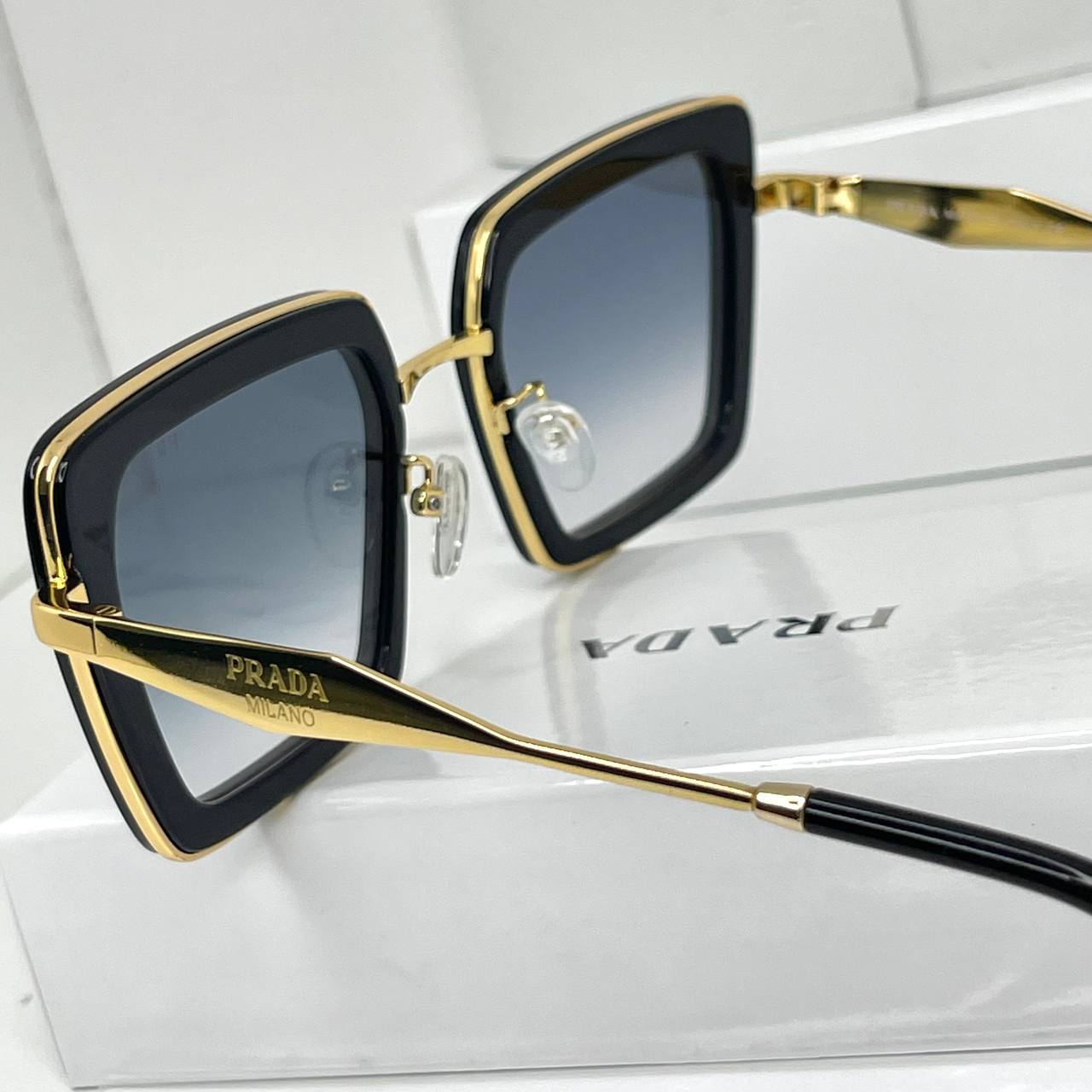 Prada – Bold Square
