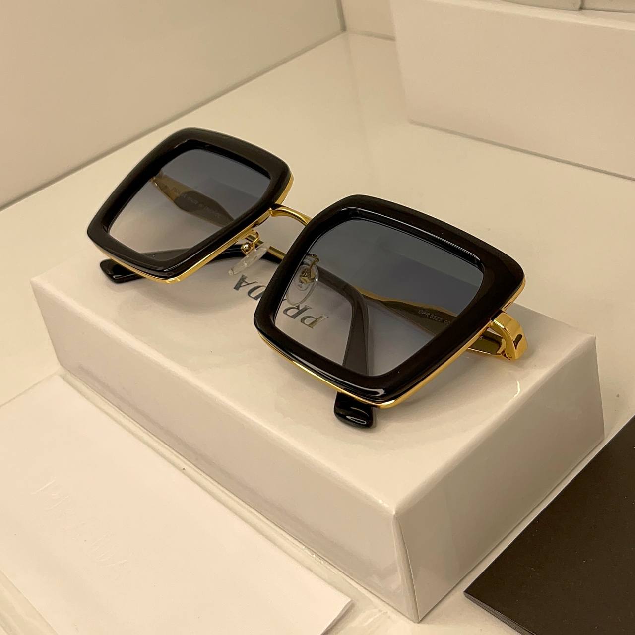 Prada – Bold Square