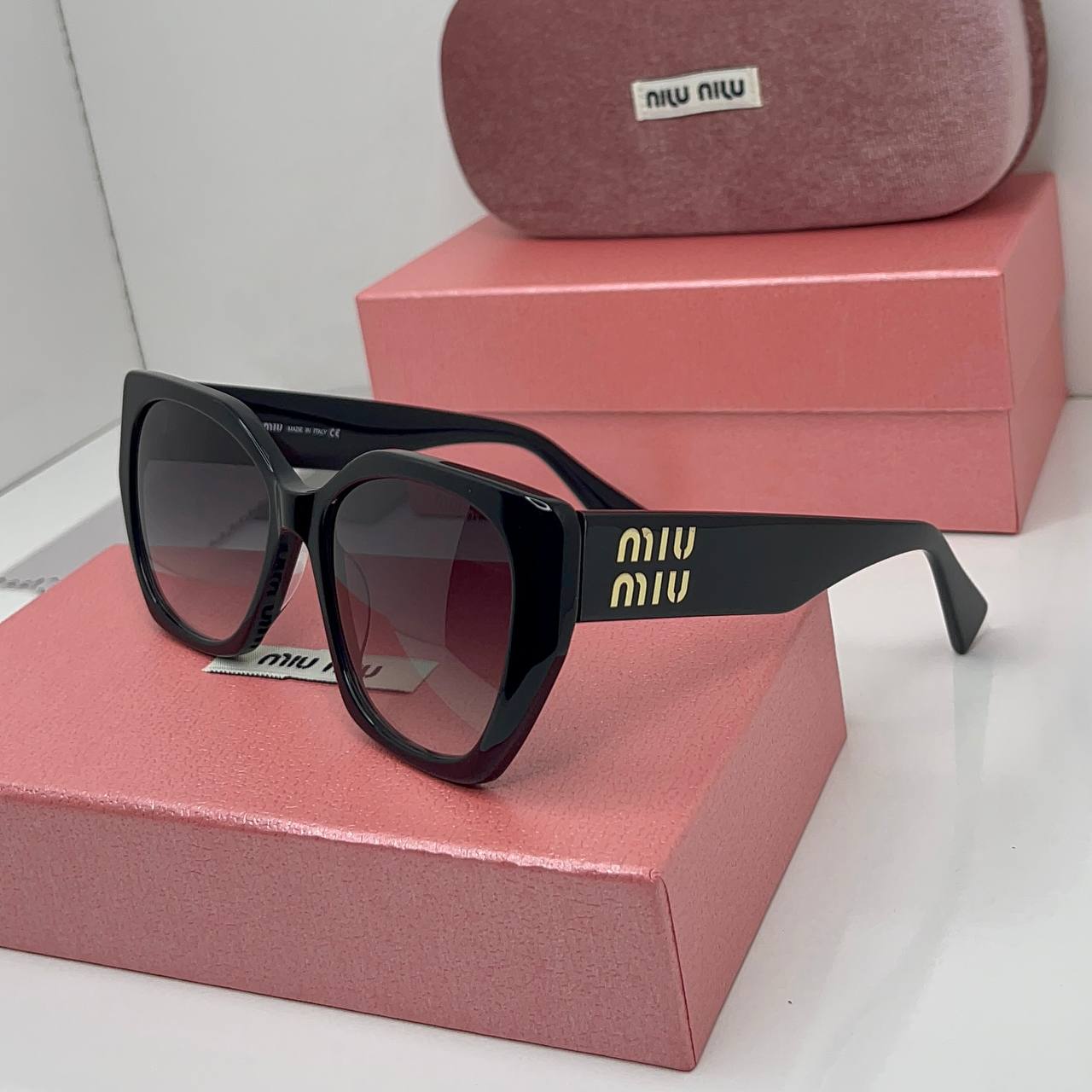 Miu Miu Bold