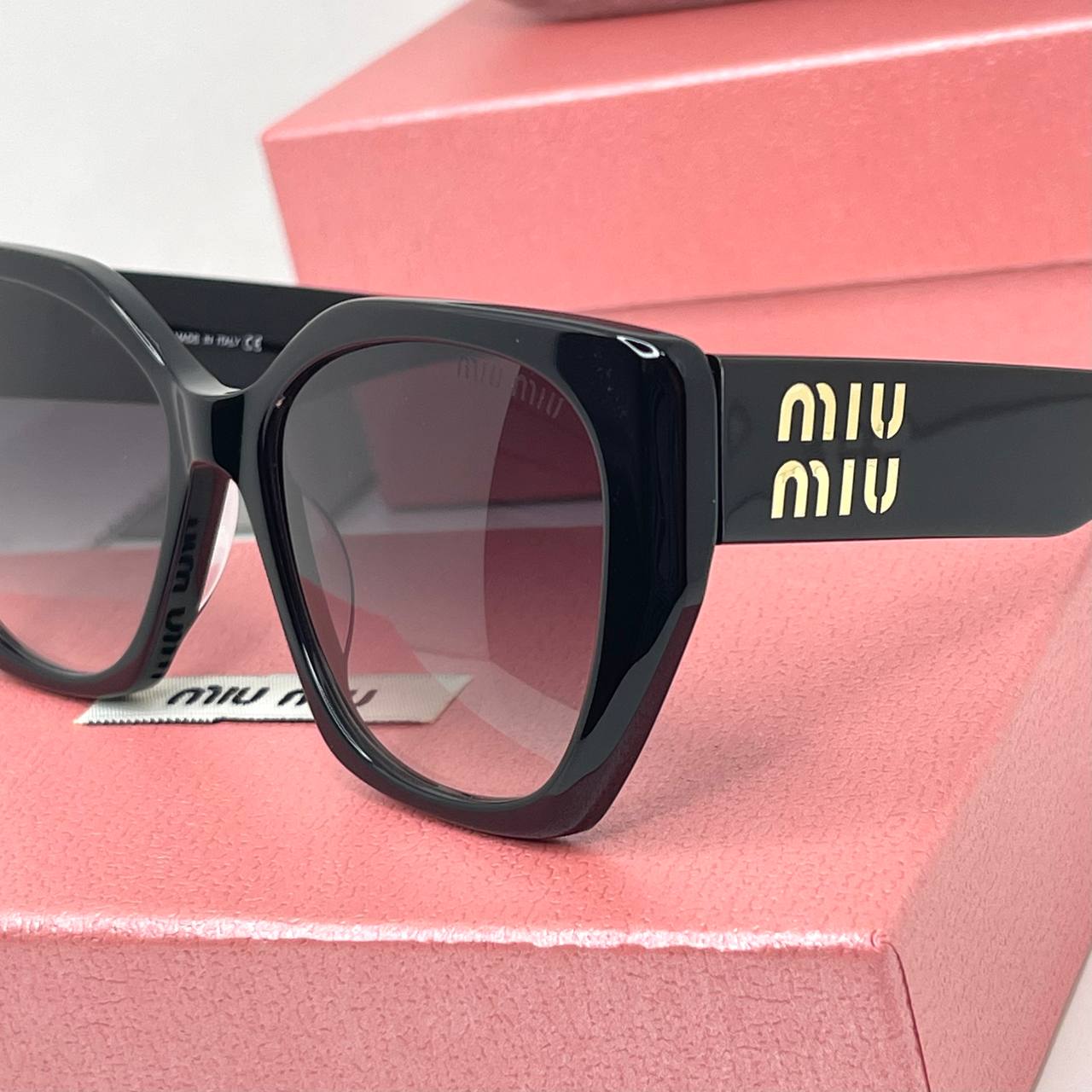 Miu Miu Bold