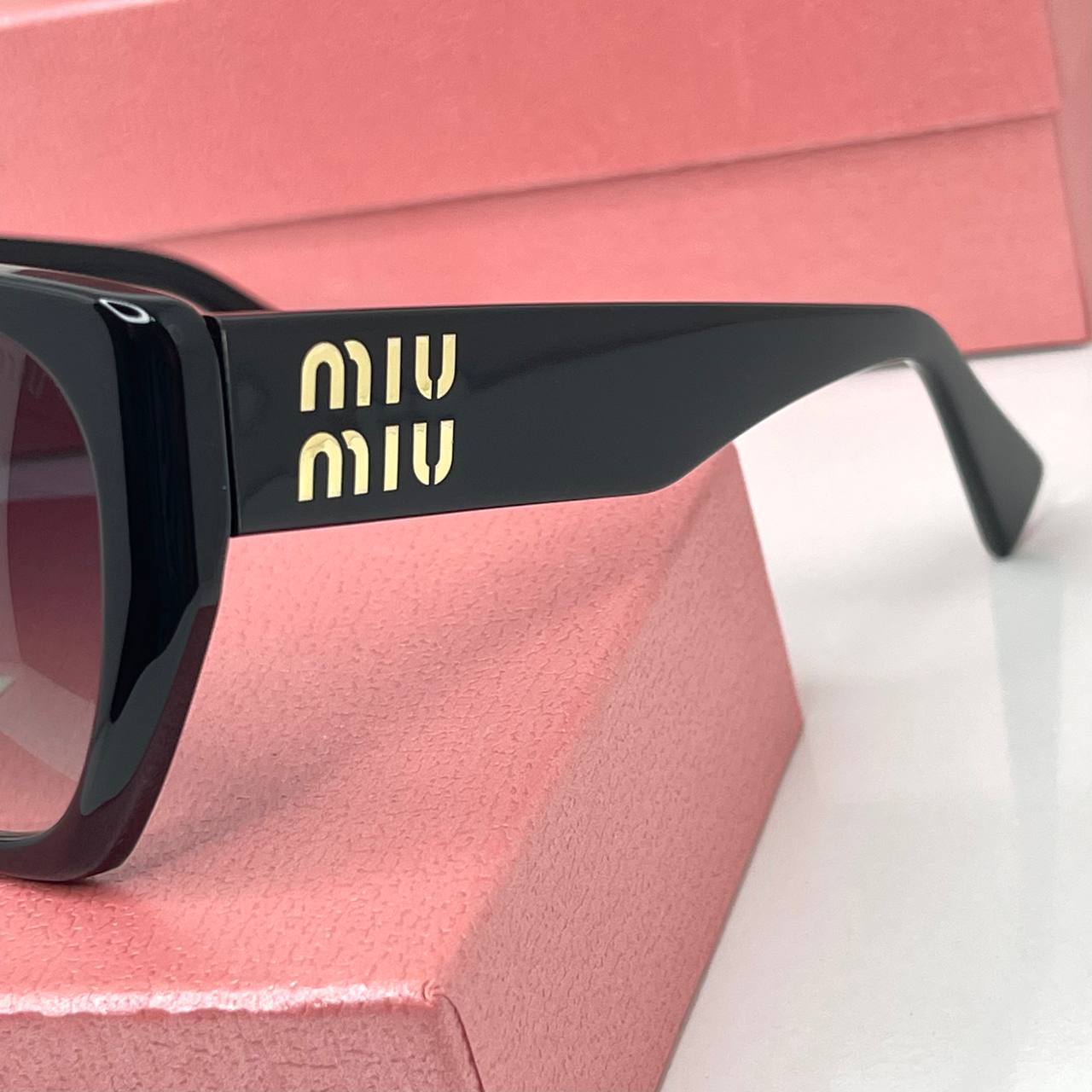 Miu Miu Bold