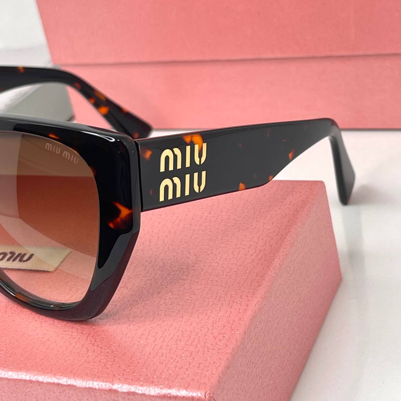 Miu Miu Bold