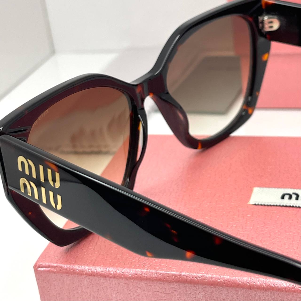 Miu Miu Bold