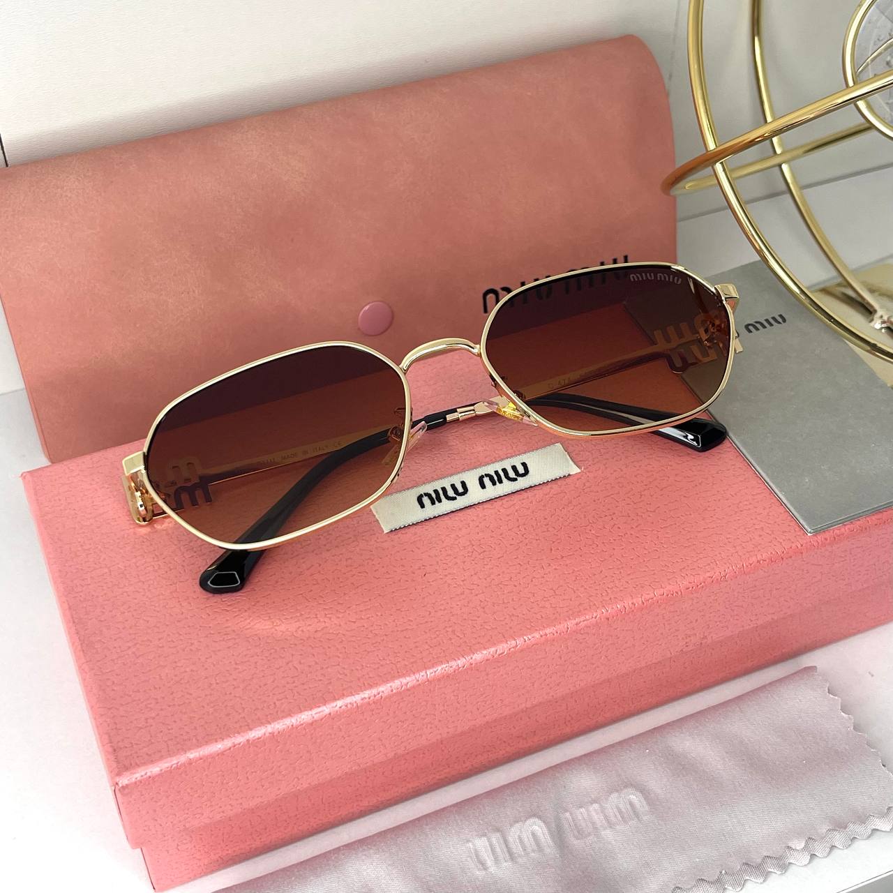 Miu Miu Carré Gold