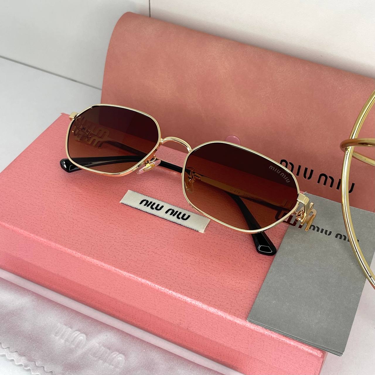 Miu Miu Carré Gold