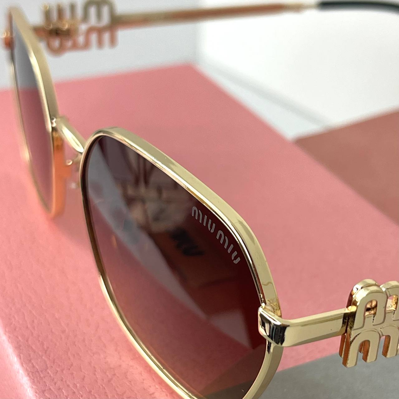 Miu Miu Carré Gold