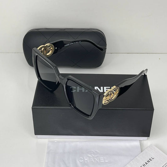 CHANEL Noir
