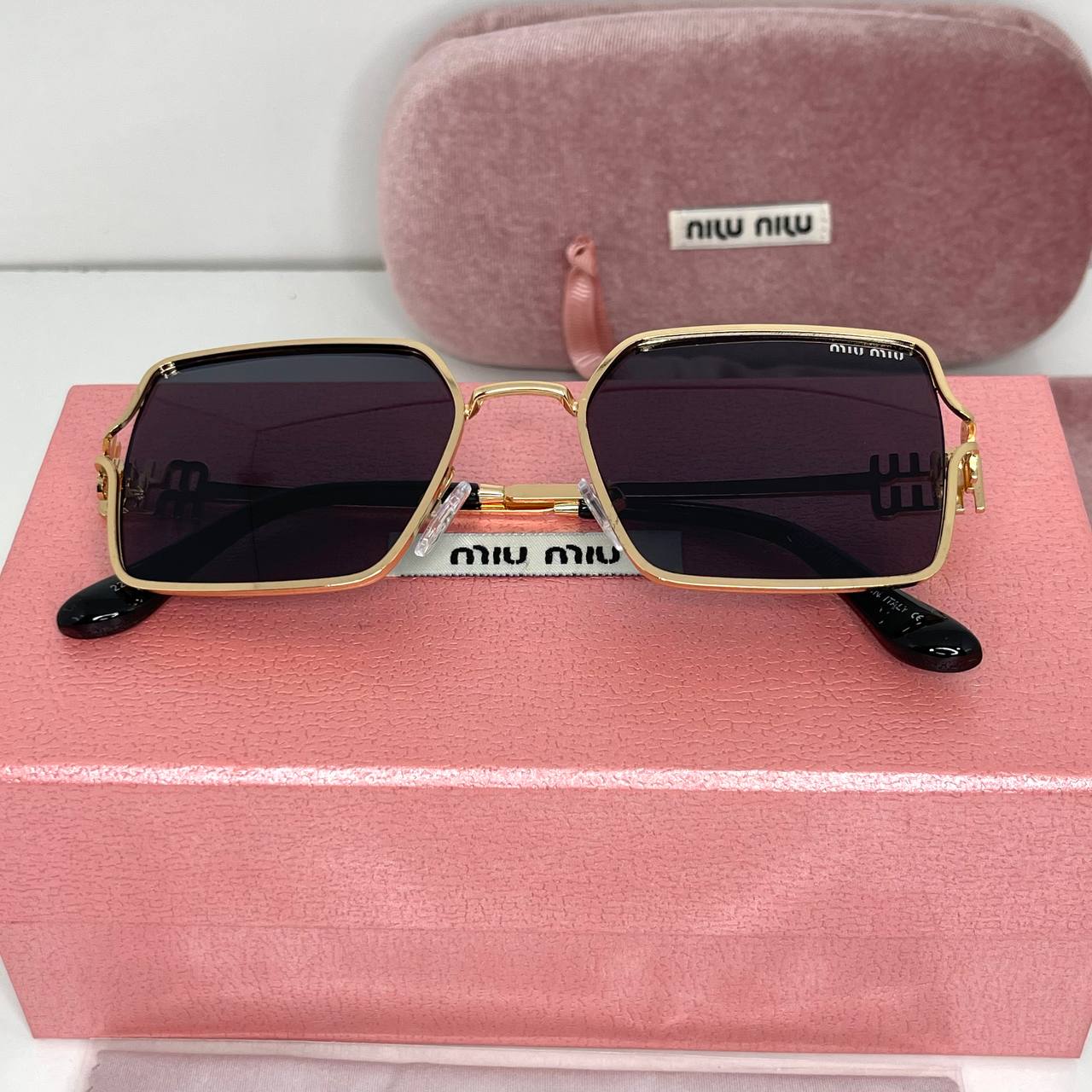 Miu Miu Luxe Noir